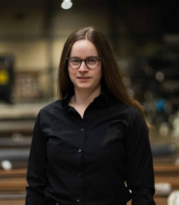 Mitarbeiterin der Kropp Stahl GmbH